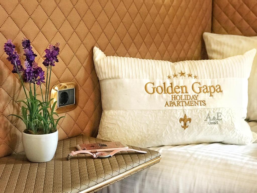 Golden GaPa Central Holiday House 14